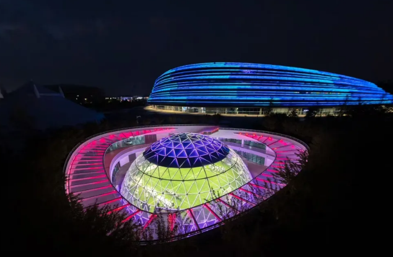 全球首个，，正式启用！9888拉斯维加斯LED炫彩点亮“熊猫眼”